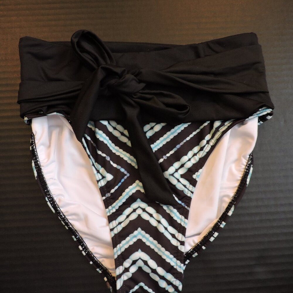 Venus Size 6 Black and Turquoise bottoms with black wrap around tie